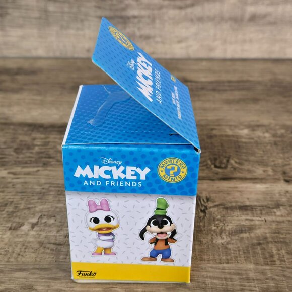 Funko Disney Mickey & Friends Mystery Vinyl Figure Collectible 1/6 Chance Mickey - Picture 7 of 8